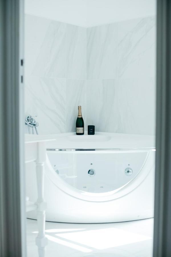 Les Precieuses Suites & Spa II Авиньон Екстериор снимка